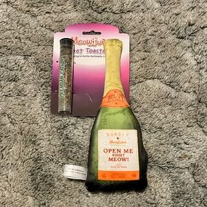 NWT Refillable Catnip Toy